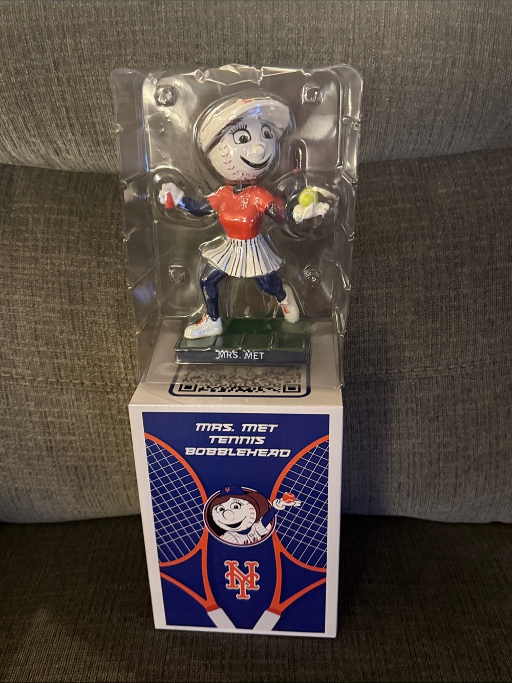 Mrs. Met Tennis Bobblehead - Orange, Blue, White